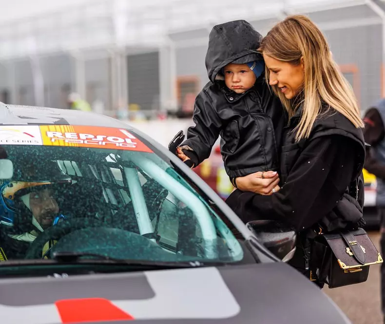 dani-otil-si-gabriela-prisacariu-se-pregatesc-pentru-nunta-2-1