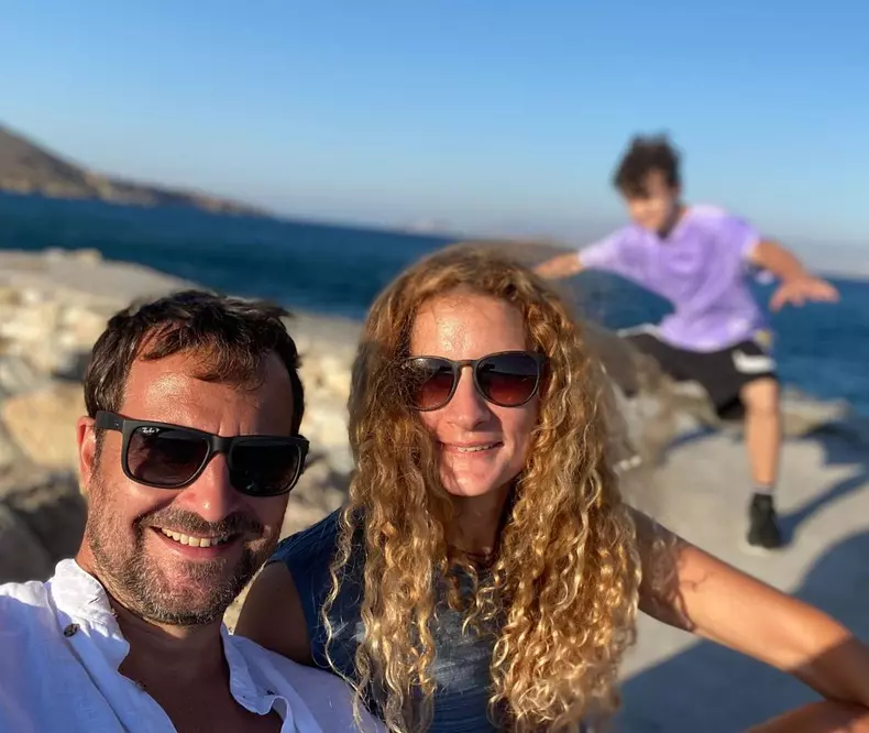 Andrei Aradits, soția lui Andreea și fiul lor Eric