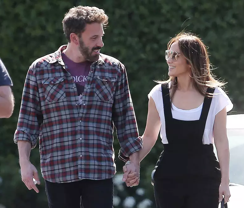 Jennifer Lopez and Ben Affleck step out together for a school pick-up, Los Angeles, California, USA - 13 Apr 2022