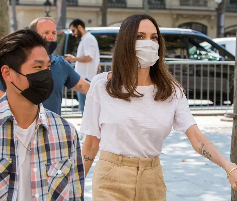 Angelina Jolie With Her Children - Paris Nb
