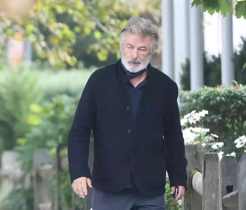 Exclusive - Alec Baldwin looks unkept as he is spotted grabbing a coffee in the Hamptons, East Hampton, USA - 07 Oct 2021