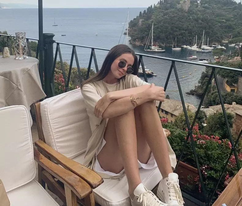 prezente-de-lux-in-tribune-la-sibiu-patroana-rebecca-a-venit-la-meciul-lui-hermannstadt_1