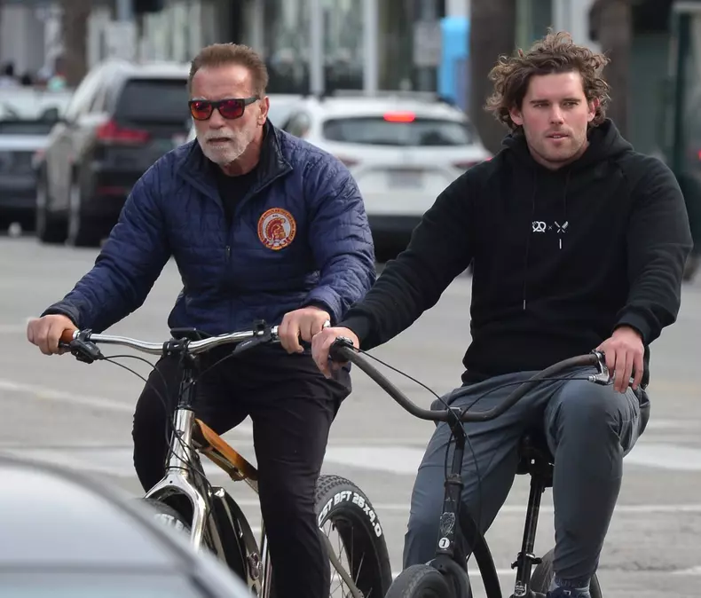 Arnold Schwarzenegger si fiul lui