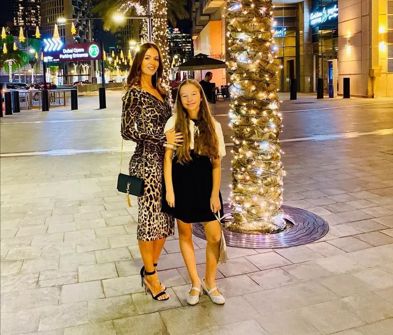 Adriana și fiica sa, Jennifer