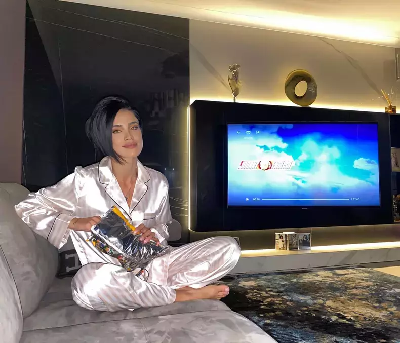 Adelina Pestrițu living casă