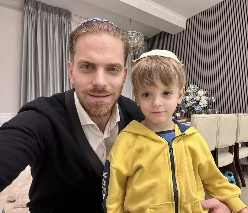 Ce mari și frumoși s-au făcut gemenii Alinei și ai lui Ilan Laufer! Nathaniel și Davina au împlinit 4 ani (8)