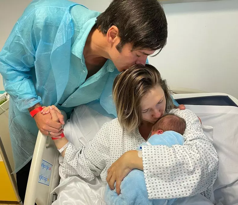 Adela Popescu, Radu Vâlcan și fiul lor nou născut