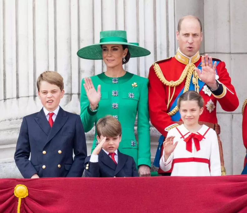 Prințul William, imagine de colecție cu cei trei copii ai săi