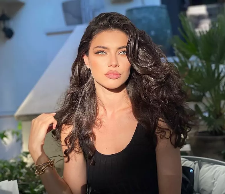 Din-ce-face-bani-Cristina-ICH.-Vedeta-a-avut-un-derapaj-marca-George-Buhnici