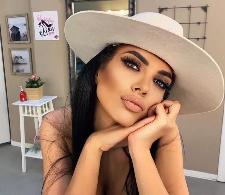 andreea-tonciu-ii-da-de-gol-pe-anamaria-prodan-si-laurentiu-reghecampf-exclus-sunt-un-cuplu-solid_90608700