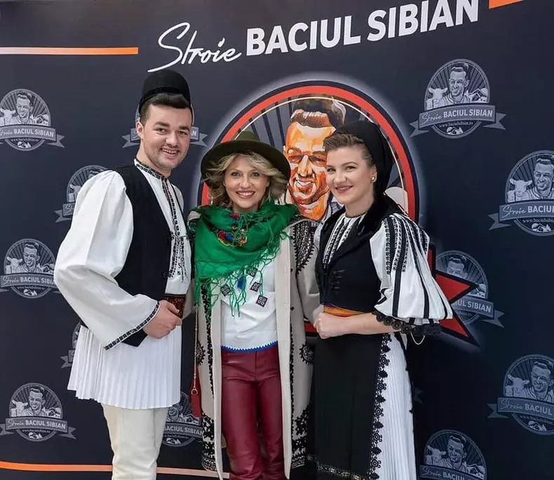 Dumitru Stroie, soția lui Claudia și Mirela Vaida