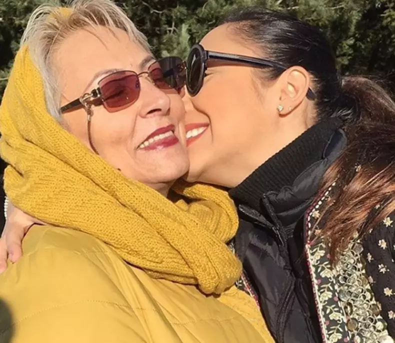 Andra si cea care i-a dat viata