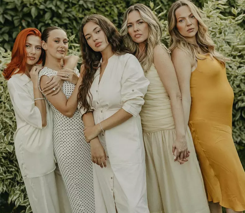 6. Lidia Buble și familia ei