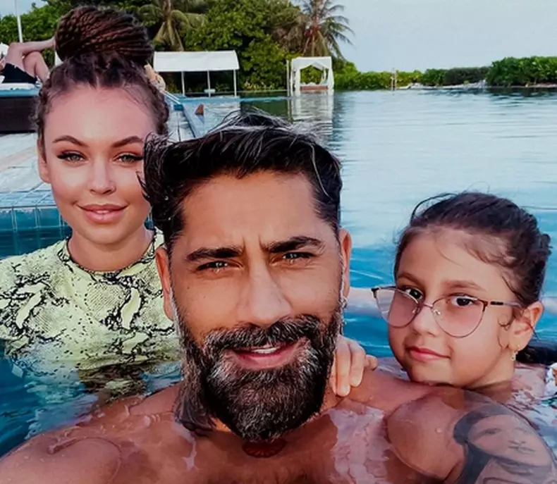 connect-r-misha-maya-intro