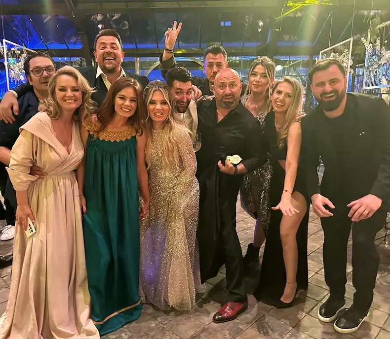 florin-dumitrescu-catalin-scarlatescu-doina-teodoru-la-nunta-ginei-pistol