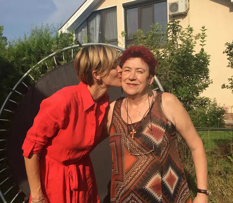 Roxana Ciuhulescu și mama ei (4)
