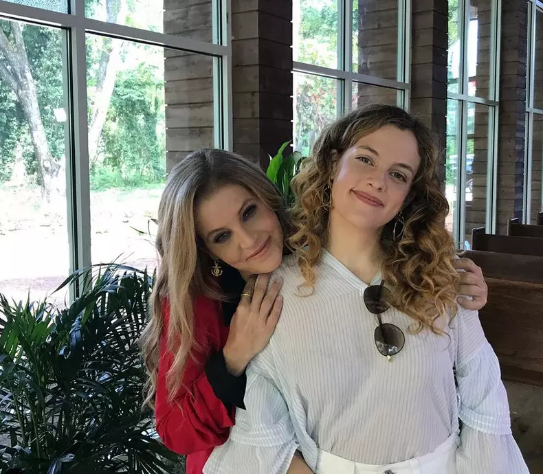 Lisa-Marie-Presley-2