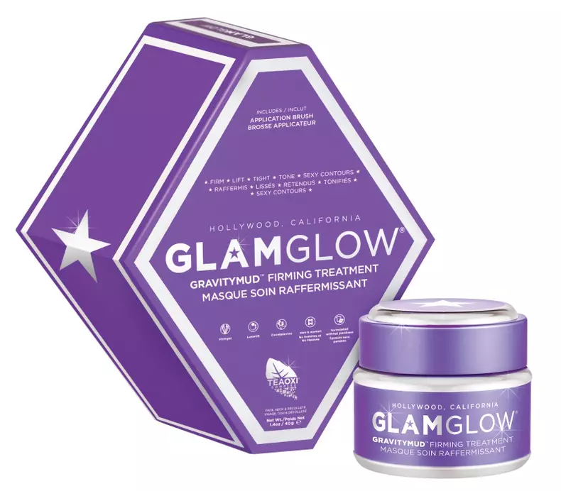Ten tonifiat GRAVITYMUD™ Firming Treatment este o mască tratament care întărește și tonifiază pielea tenului, de pe gât și a decolteului. Formula sa acționează pentru fermitatea conturului facial și pentru o mai bună definire. Formula acestei măști permite schimbarea culorii produsului – din alb într-o nuanță argintie lucioasă – și e foarte ușor de îndepărtat. Atunci când o aplici, evită zona sprâncenelor și nu te duce chiar până spre linia unde începe părul. Las-o jumătate de oră să acționeze și apoi trage-o în timp ce o apuci de la colțuri. Excesul de produs se poate elimina cu apă. Folosește-o de două ori pe săptămână. 235 lei (exclusiv în magazinele Sephora)