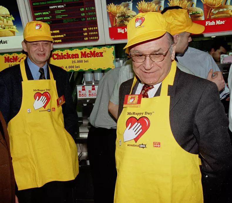 CD A8 / MCDONALD - HAPPY DAY .IN IMAGINE : ION ILIESCU/ FOTO : MARIUS VASILICA