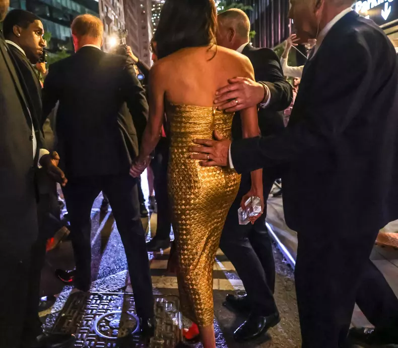 Meghan Markle, apariție uluitoare la Women of Vision Awards. Cu cine a apărut pe covorul roșu