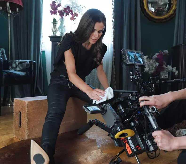 Câte kilograme s-a îngrășat Theo Rose în 6 luni de sarcină