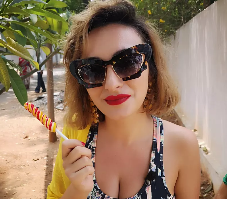 Ana Morodan la ASIA EXPRESS