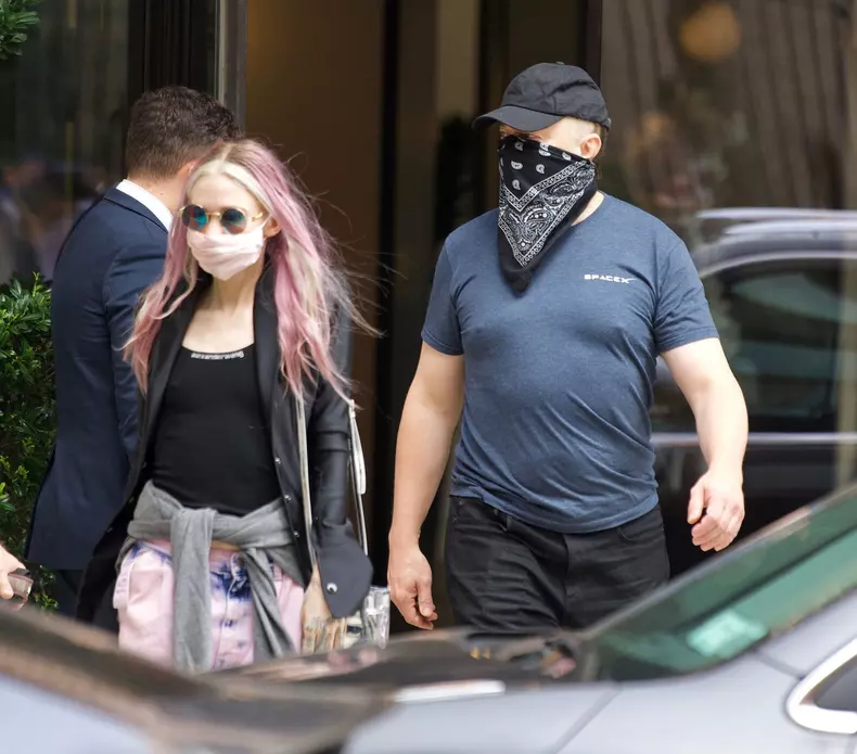 Exclusive - Elon Musk and Grimes Leave Their NYC Hotel and Their Dog Gets a Personal Security Guard and Chauffeur Escort, New York, USA - 15 Sep 2021