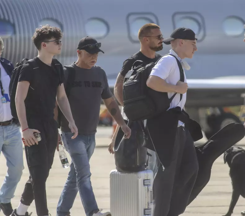 Ricky Martin arrives to Buenos Aires with his 2 sons