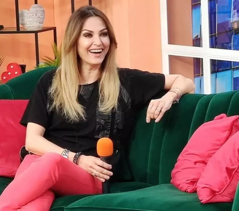 anca-turcasiu-da-de-pamant-cu-bianca-dragusanu-si-andreea-tonciu_05004700