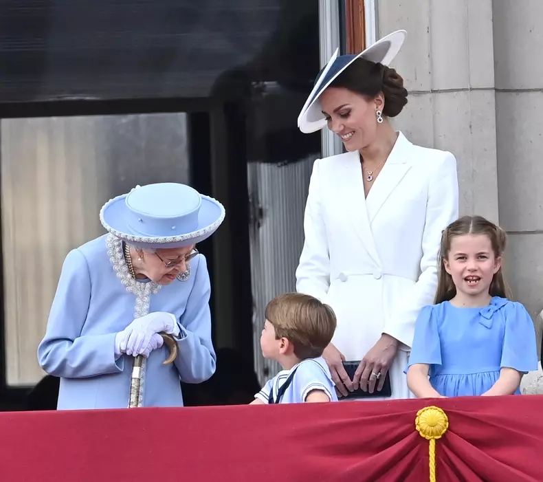 Kate Middleton n-a reușit să îl stăpânească pe Prințul Louis. Micuțul a furat din nou spectacolul la Jubileul de Platină