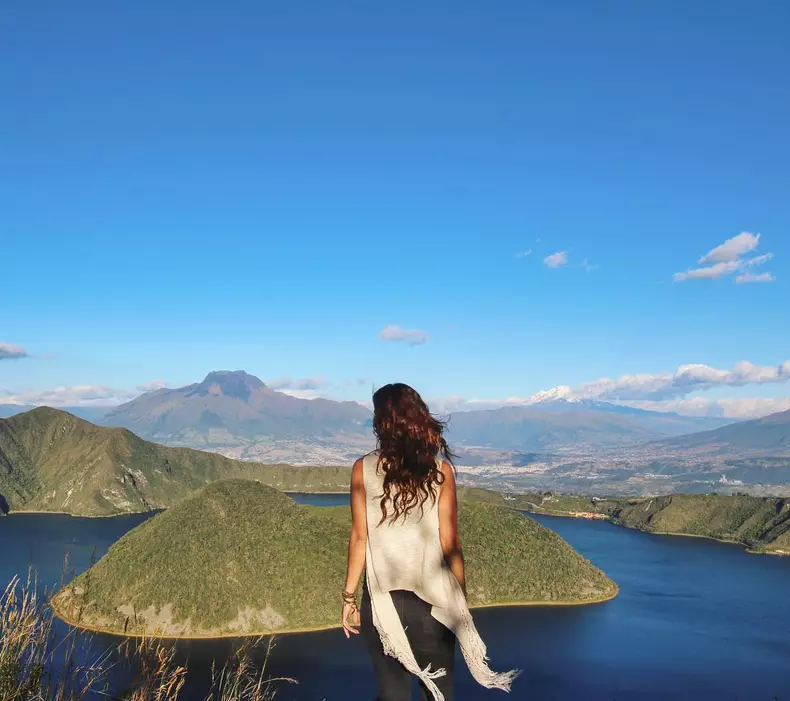 Tot din seria femeilor curajoase face parte și Lauren, de origine americană, ce s-a aruncat în aventura vieții ei, tăind de pe lista sa fiecare destinație pe care o explorează, pas cu pas. O sursă inepuizabilă de inspirație este contul ei, pe care te invit să-l vizitezi!