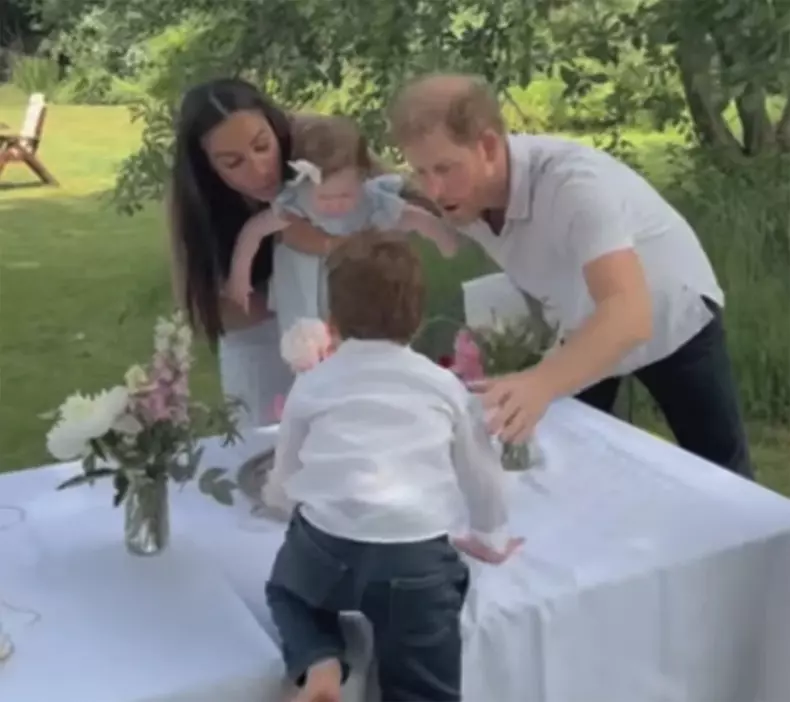 Fotografiile cu Archie și Lilibet pe care prințul Harry și Meghan Markle le-au ținut ascunse până acum. Ce detalii au ieșit la iveală