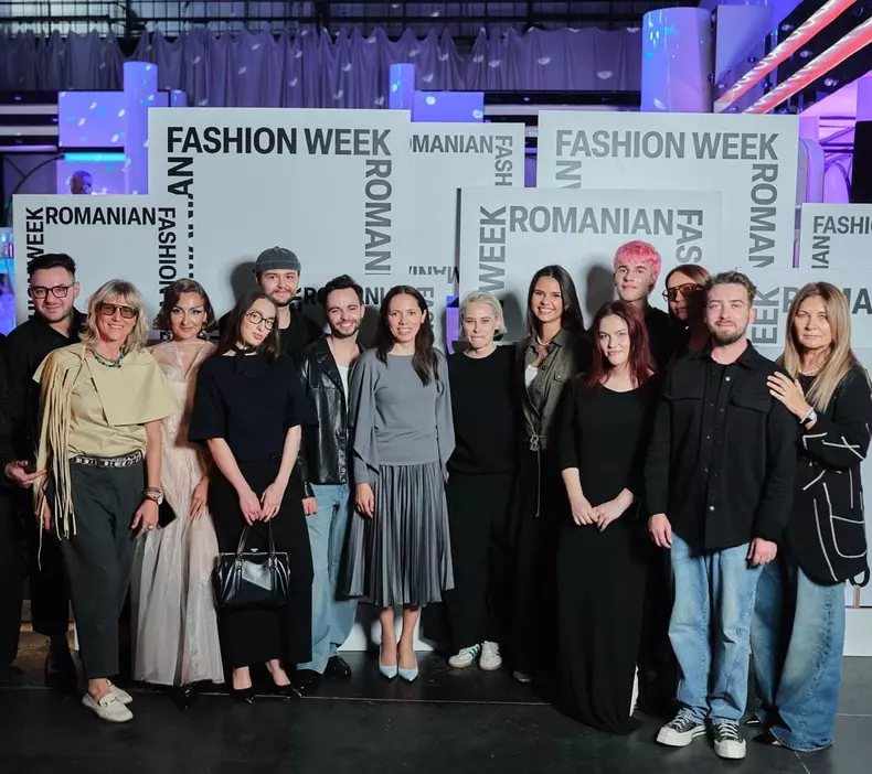 Cum a apărut Mirabela Grădinaru la Romanian Fashion Week. Partenera lui Nicușor Dan a urmărit prezentările din public: „Designerii au nevoie de libertate creativă”