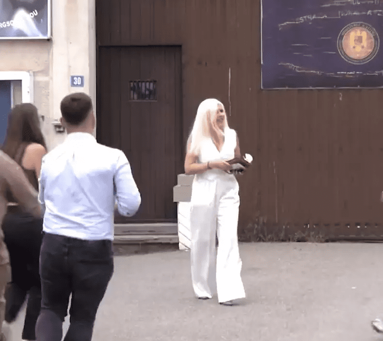 elena-udrea-in-alb-la-iesirea-din-inchisoare-3