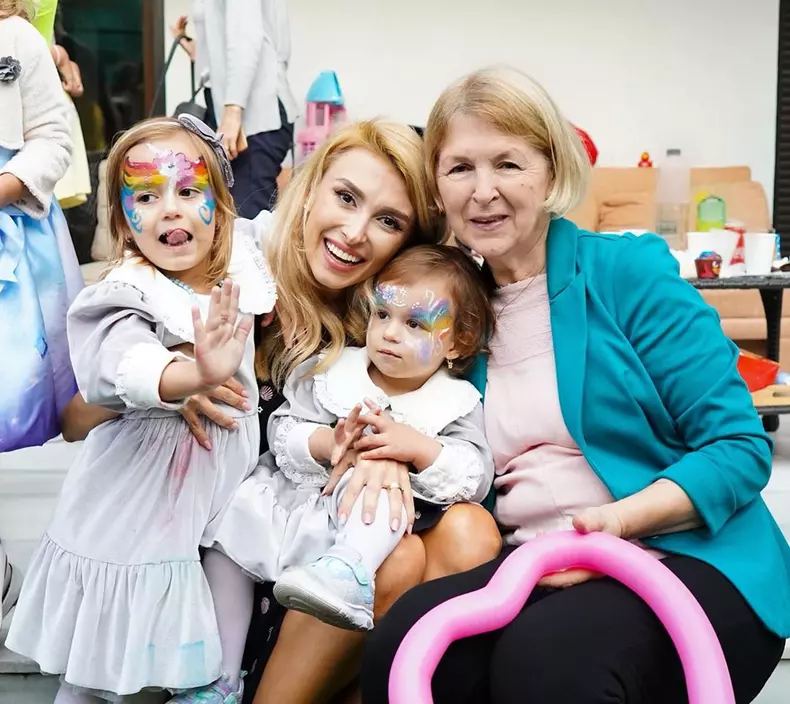 Andreea Bălan, mama și fiicele ei
