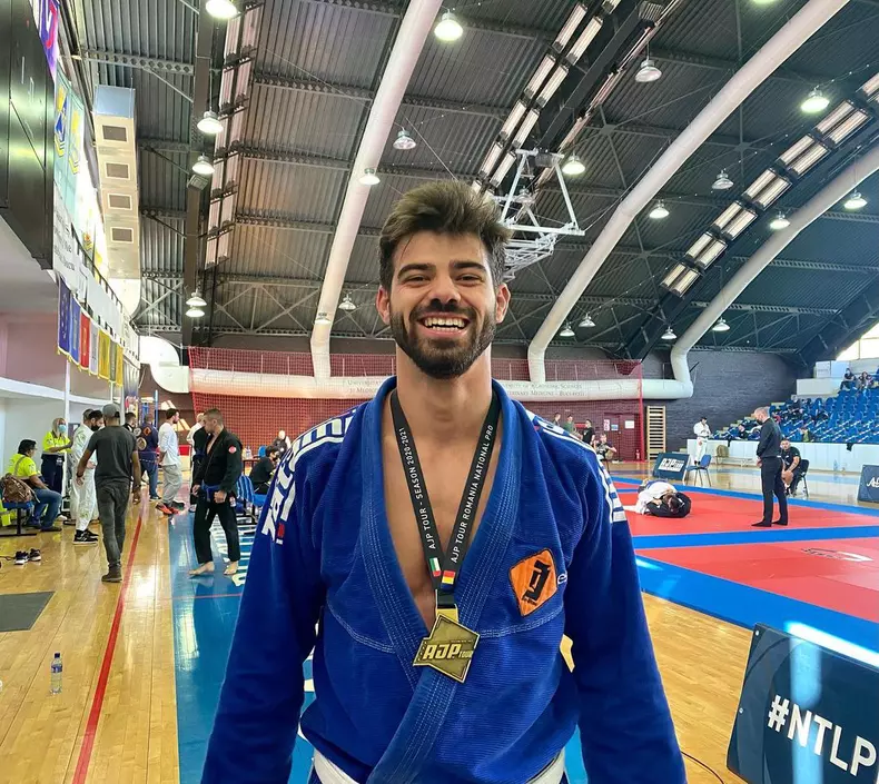 cine-este-stefan-floroaica-protagonistul-serialului-„lia-de-la-antena-1.-a-fost-concurent-„exatlon-4