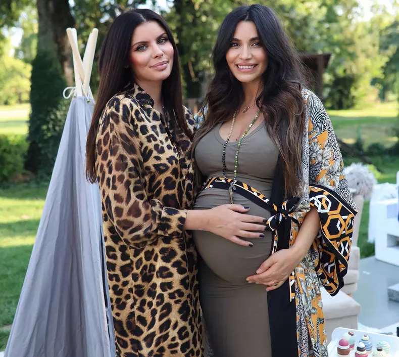 Lili Sandu și Ileana Lazariuc, prietenie de 25 de ani: „Ar trebui să primim  premiul pentru cel mai longeviv cuplu din showbiz” / Exclusiv