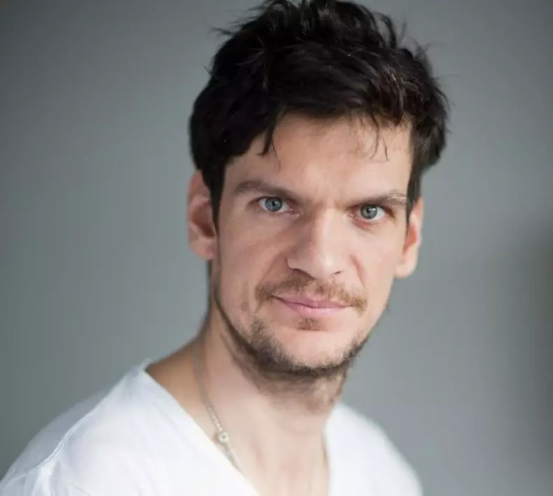 Probleme cu vocea Tudor