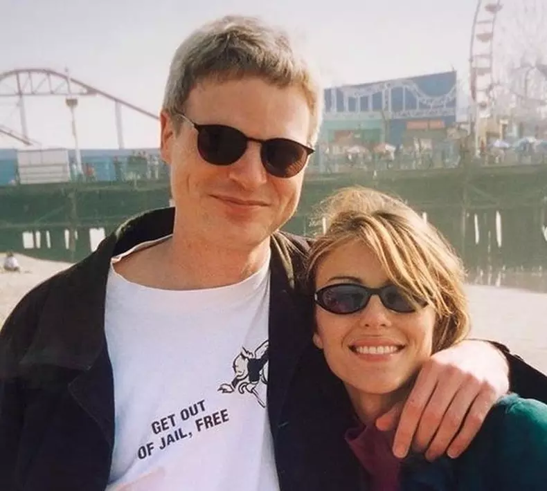 Elizabeth-Hurley-Steve-Bing-intro-2