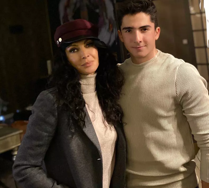 Mihaela-Rădulescu-zi-de-naștere-3