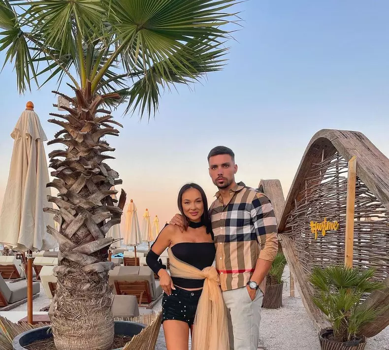 vladuta-lupau-este-insarcinata-cu-primul-copil-prima-imagine-cu-burtica-de-gravida-minunea-mea-3-1