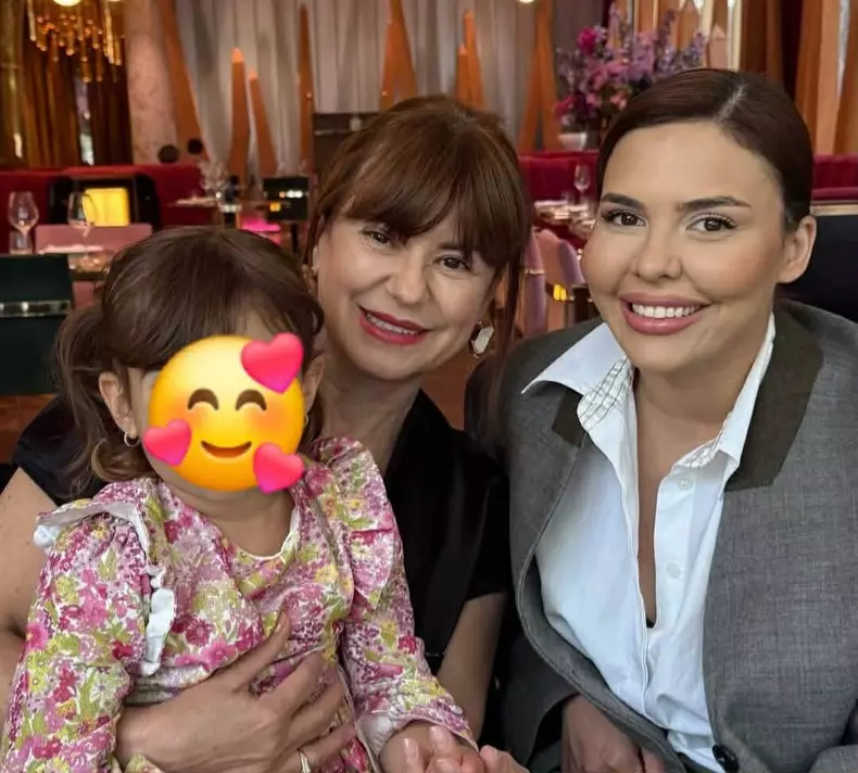 Andreea Popescu cu soacra si fiica ei