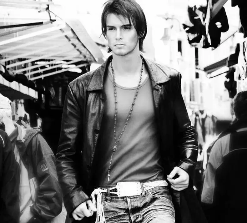 modelul-bogdan-vladau-vrea-o-cariera-in-muzica