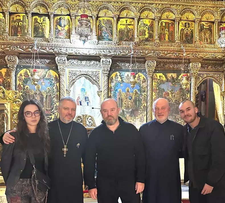 Mihai Constantin cu copiii la parastas