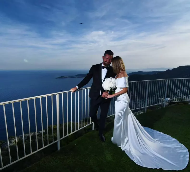 Denisa Tănase, solista de la Bambi, s-a căsătorit în secret.