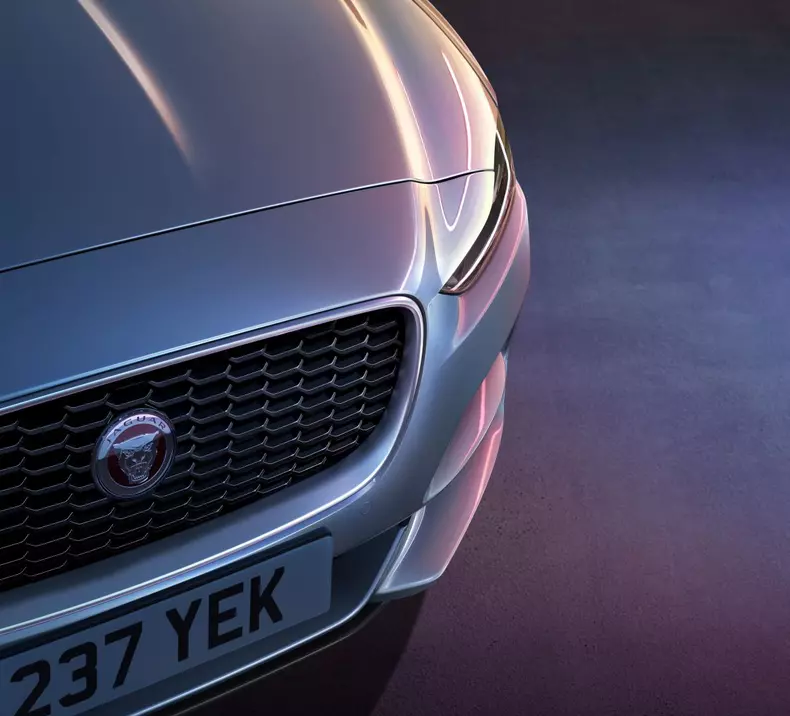 Jaguar XE facelift 035