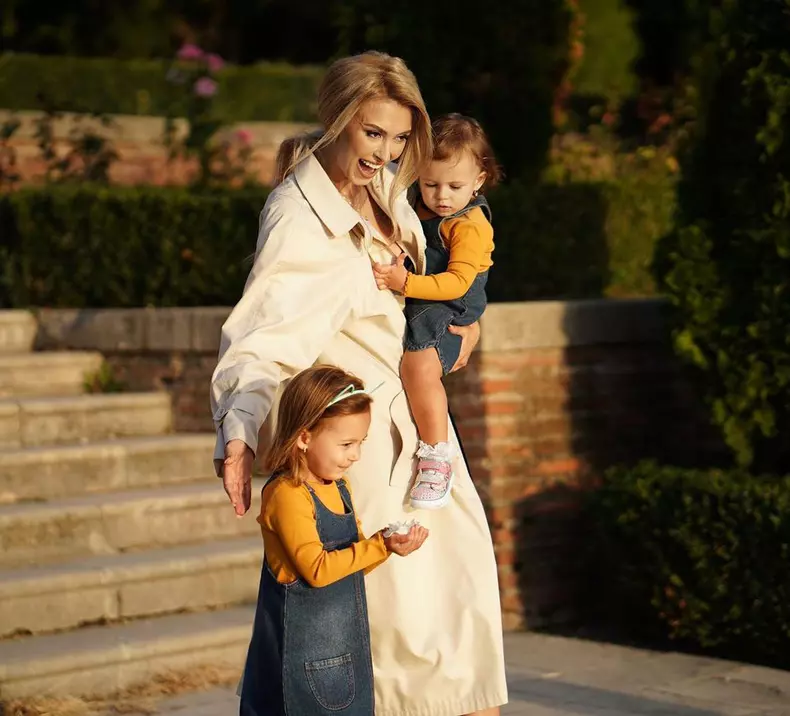 Andreea-Bălan-fetițe