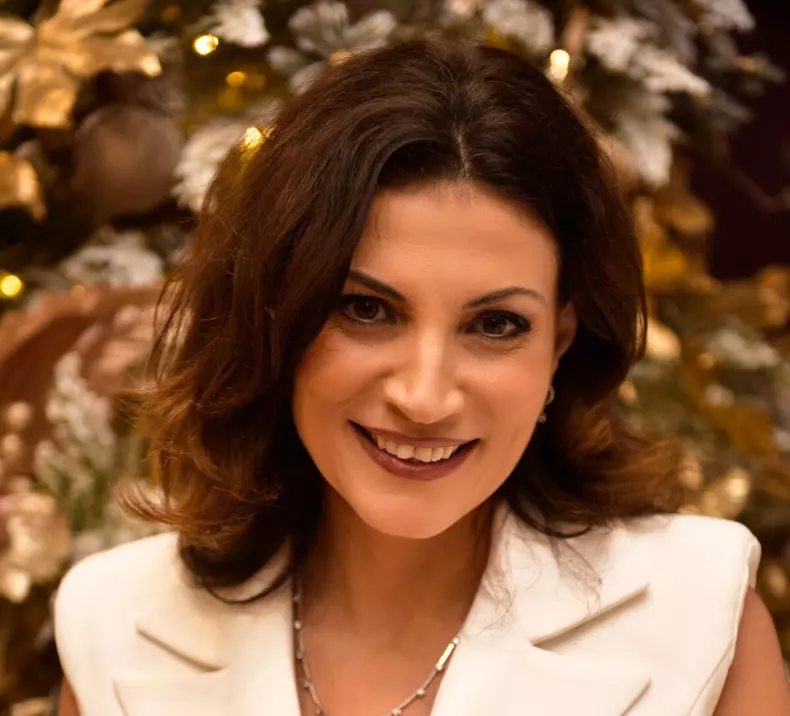 ioana-ginghina-1200x1088-1