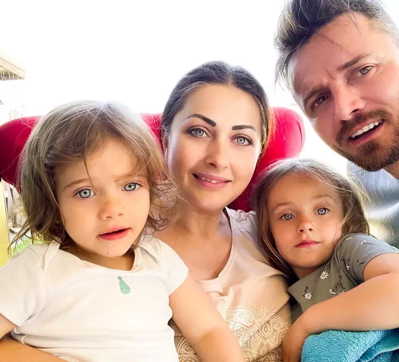 gabriela-cristea-familie-crop-1626165565