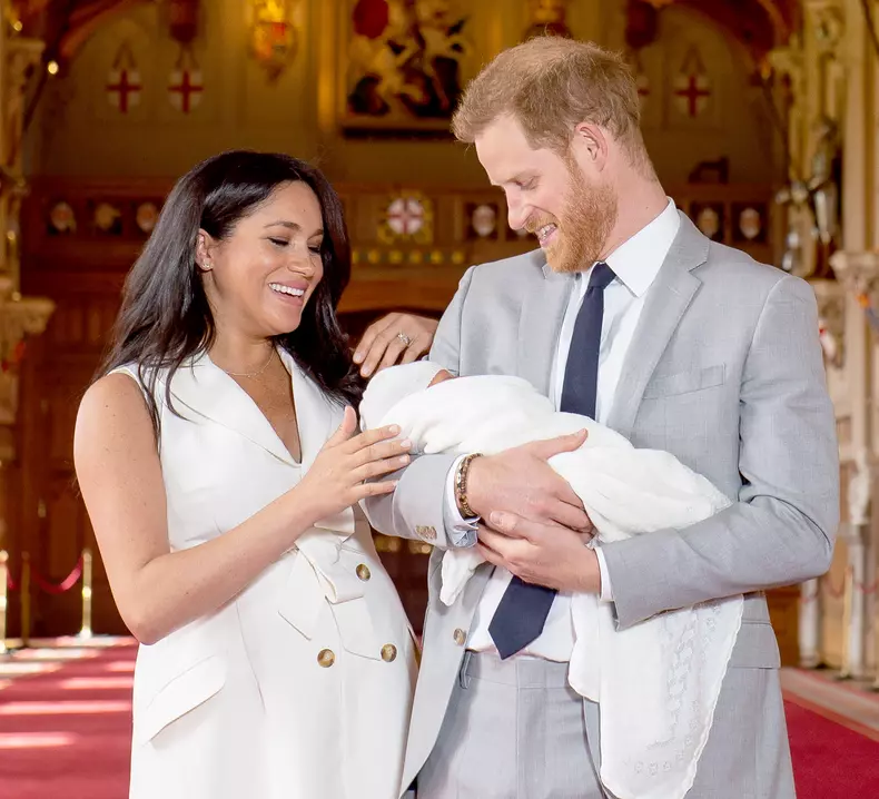 Regulile stricte pe care Meghan Markle și prințul Harry trebuie să le respecte când își vor boteza copilul